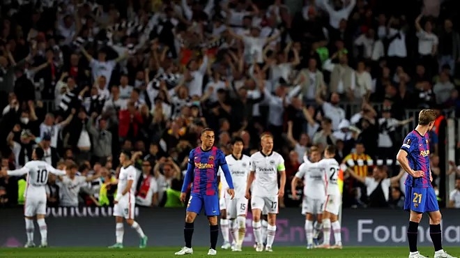 Barca thua thảm Frankfurt ngay tại Camp Nou, chính thức