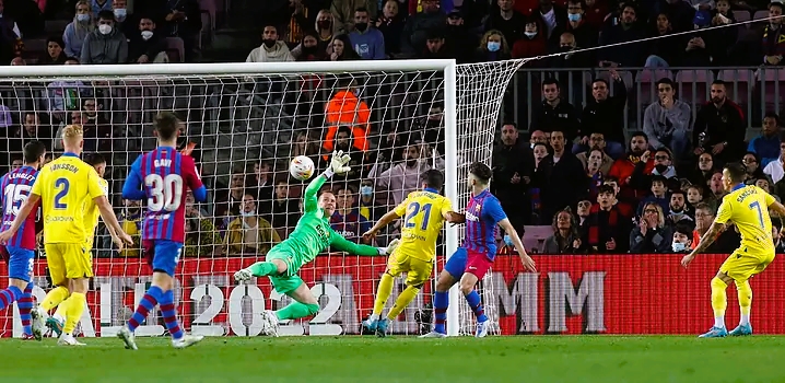 Hàng phòng ngự lại mắc lỗi trực tiếp dẫn đến bàn thua của Barca