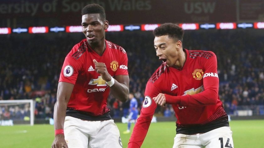 Chuyển nhượng chiều 19/4: Ten Hag “âm mưu” lôi kéo sao Ajax về MU, PSG rao bán hàng loạt “đồng hương của Messi” ? 128737