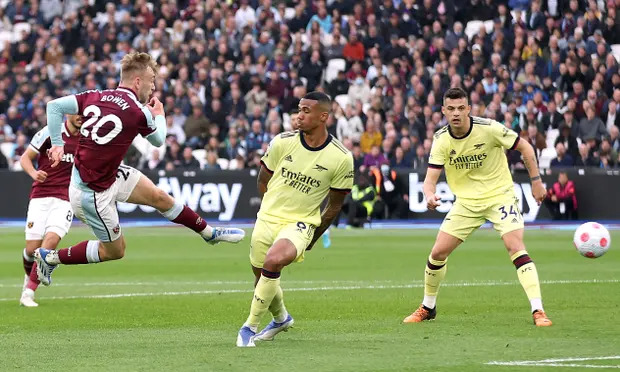 Bowen có pha vô-lê đẹp mắt quân bình tỷ số 1-1 cho West Ham
