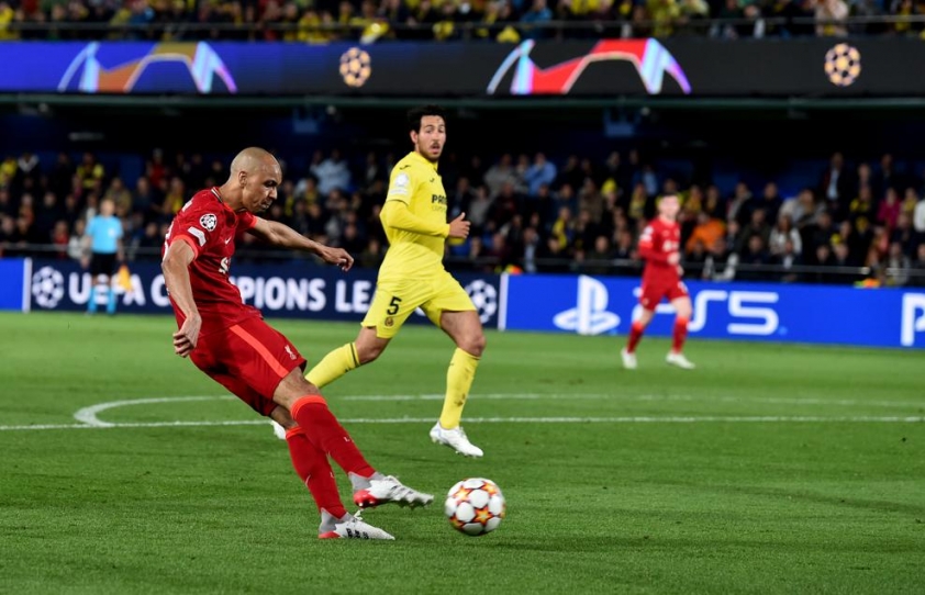 Fabinho ghi bàn rút ngắn tỷ số xuống còn 1-2 cho Liverpool
