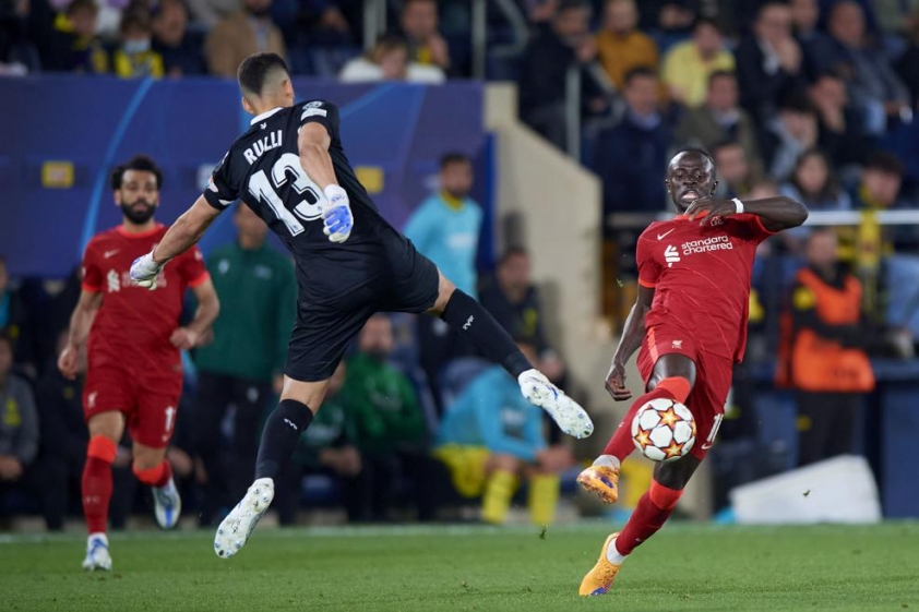 Mane đi bóng qua cả thủ môn rồi ghi bàn thứ 3 cho Liverpool chấm dứt mọi hy vọng của Villarreal