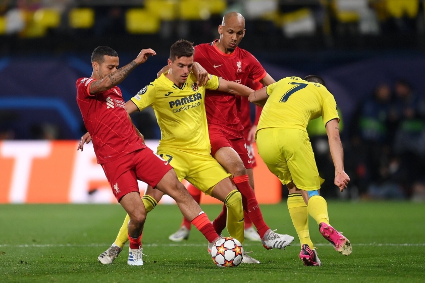 Hai đội liên tục có những pha ăn miếng trả miếng nhưng Villarreal mới là đội tỏ ra lấn lướt hơn trong hiệp 1