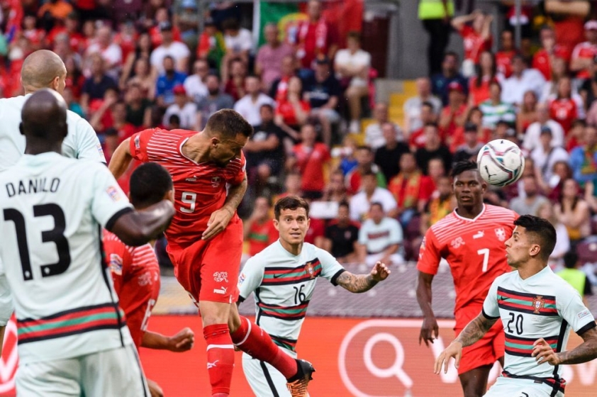 Seferovic đánh đầu mở tỷ số cho Thụy Sĩ ngay từ phút đầu tiên