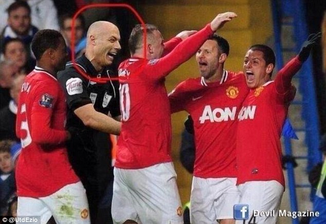 Trọng tài chuyên 'thiên vị' trở lại, Man Utd mừng thầm 152449