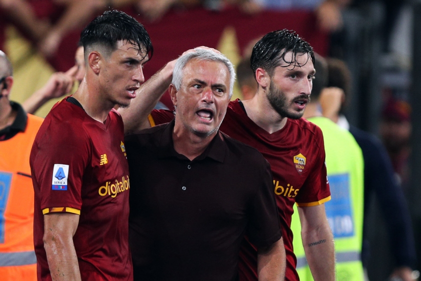 Đội bóng của Mourinho bị Barca kiện vì không chịu đá giao hữu 153061