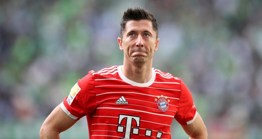Kì kèo ép giá MU, Barca nhận 'quả báo' nhớ đời ở thương vụ Lewandowski 153437