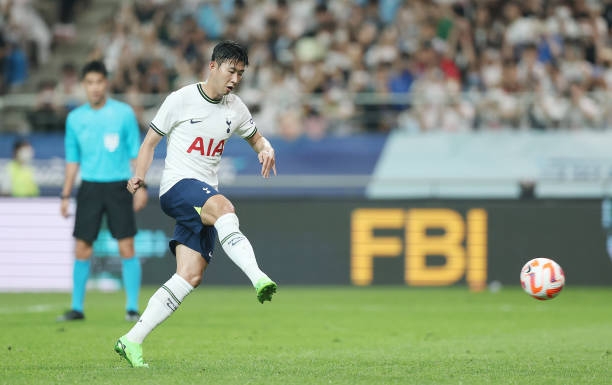 Son Heung-min có riêng cho mình một cú đúp trong ngày được thi đấu trước các khán giả quê nhà