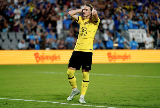 Conor Gallagher đá hỏng ở lượt thứ 3 khiến Chelsea để thua Charlotte trên chấm luân lưu cay đắng