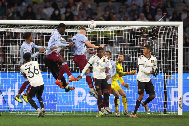 Callum Chambers ghi bàn ở phút bù giờ cuối cùng đem về trận hòa cho Villa