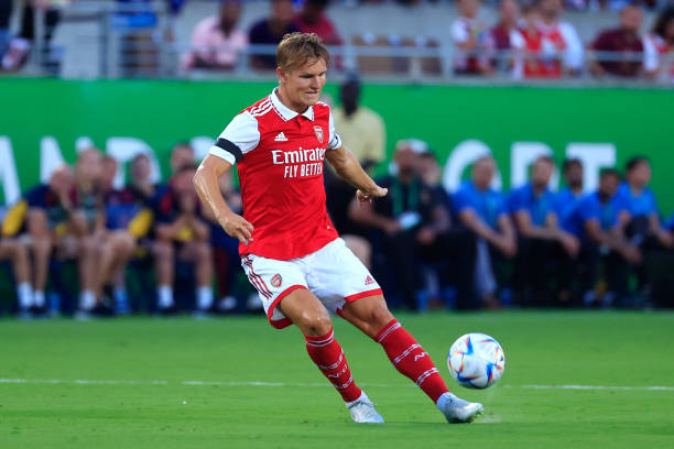 Martin Odegaard có một màn trình diễn xuất sắc trong ngày anh mang tấm băng đội trưởng của Arsenal