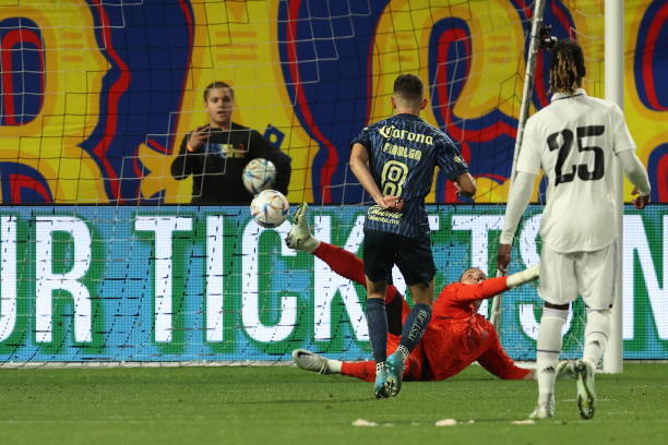 Benzema lập công, Real vẫn chưa biết mùi chiến thắng ở hè 2022 162789