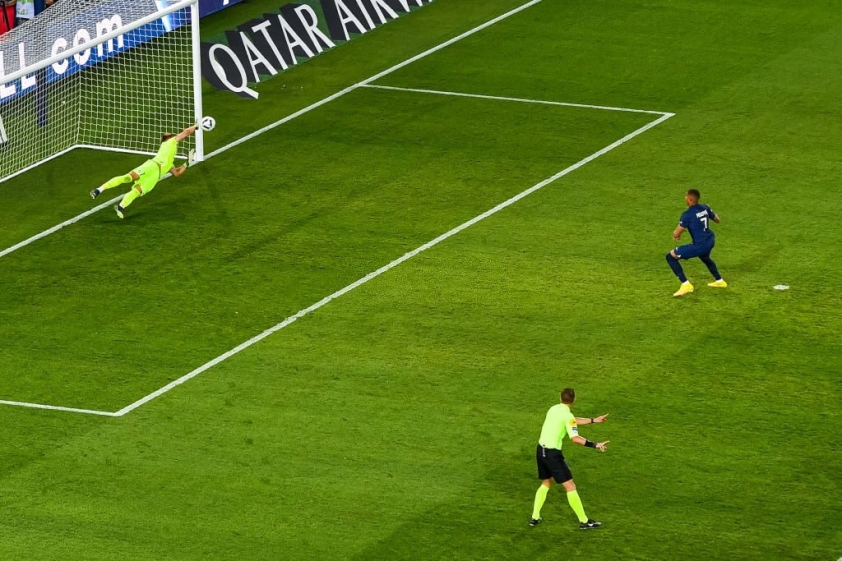 Neymar chiếm hào quang tại PSG, công khai đối đầu 'chủ tịch Mbappe' 171593