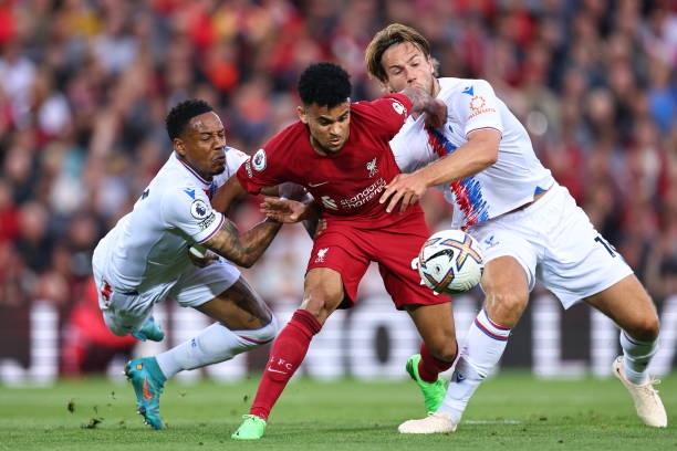 Các tiền đạo của Liverpool gặp khó trước hàng phòng ngự số đông của Palace