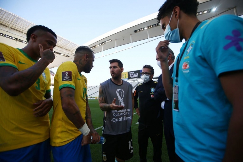 FIFA ra phán quyết lạ, không cho Messi đối đầu Neymar 173050