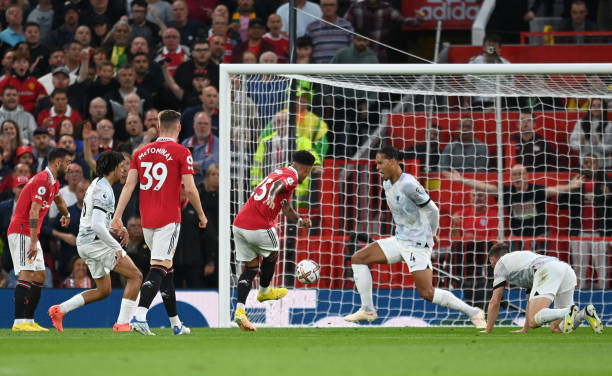 Ronaldo đá 10 phút, MU 'phá dớp' lấy 3 điểm đầu tay từ Liverpool 175665