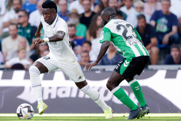 bộ đôi Rodrygo và Vinicius Jr liên tục khuấy đảo hàng phòng ngự Betis