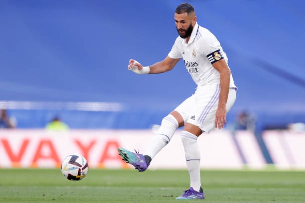 Dù đã được đồng đội hỗ trợ hết sức nhưng Benzema vẫn không thể chọc thủng lưới được Betis