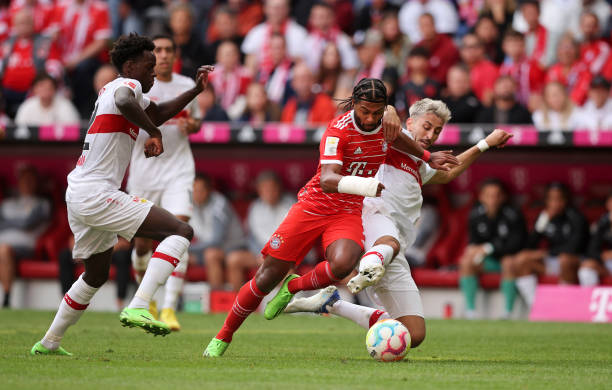 Gnabry liên tục làm khổ hàng phòng ngự Stuttgart