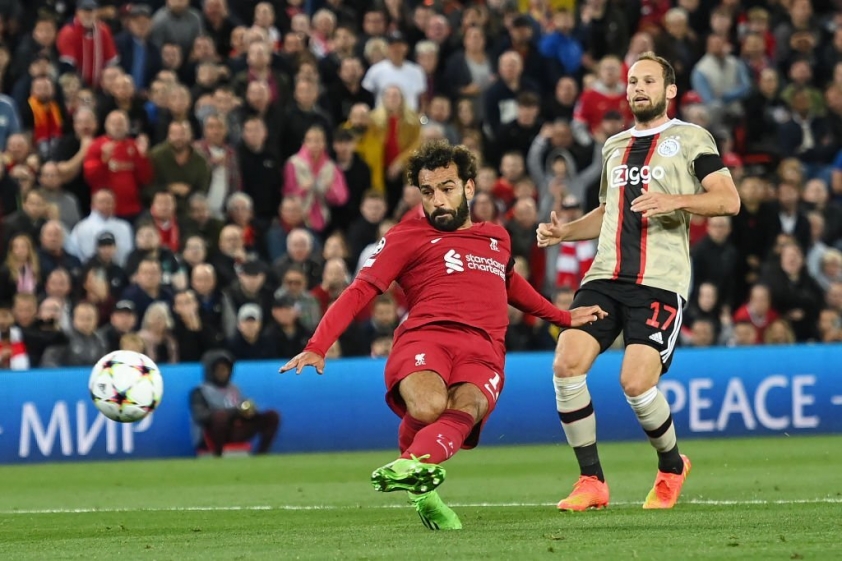 Salah ghi bàn mở tỷ số trận đấu cho Liverpool. Đây cũng là bàn thắng đầu tiên của anh tại Champions League mùa này.