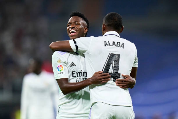 Vinicius mở tỷ số cho Real từ một ý đồ tạt bóng nhưng lại hóa cú sút hiểm vào khung thành