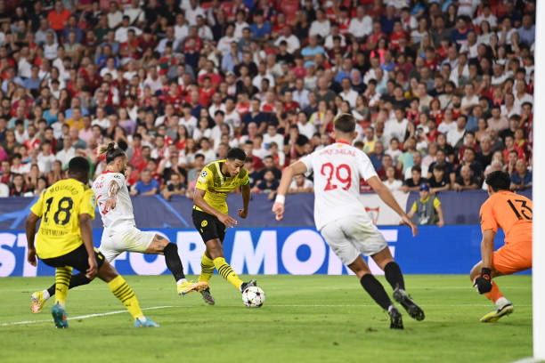 Bellingham ghi dầu giày vào 2 trên 3 bàn thắng của Dortmund trong hiệp 1