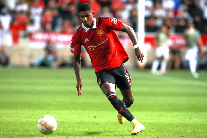Người hùng MU lập cột mốc chưa từng có, chả trách Mbappe cũng phải mê mẩn 198916