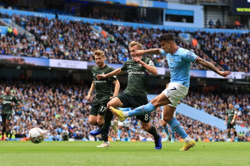 Pha độc diễn của Cancelo giúp Man City phá vỡ thế bế tắc của trận đấu