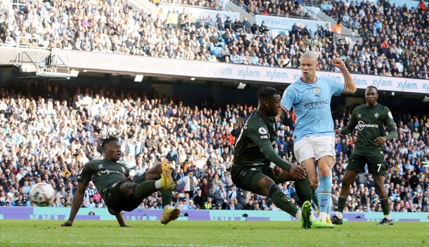 Haaland đi vào lịch sử Man City, xô đổ kỷ lục đã tồn tại 65 năm 199816