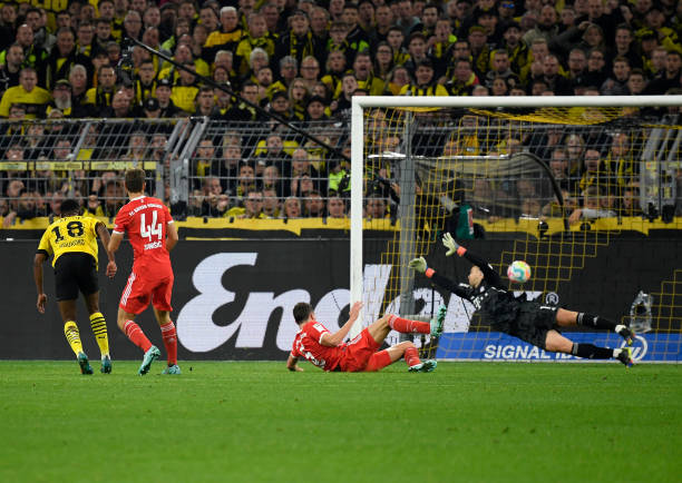 Moukoko níu giữ lại hy vọng cho Dortmund bằng bàn gỡ ở phút 83