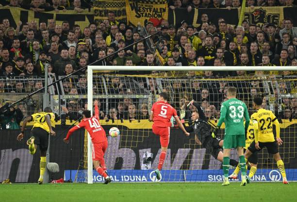 Modeste vào sân và ghi dấu ấn vào cả hai bàn thắng của Dortmund, trong đó đặc biệt là pha đánh đầu tung lưới Neuer ở phút bù giờ cuối cùng