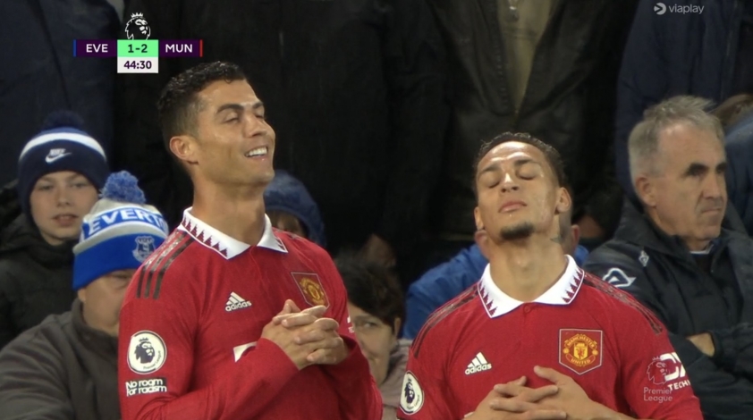 Ronaldo ăn mừng độc đáo trong ngày đi vào lịch sử bóng đá thế giới 200274