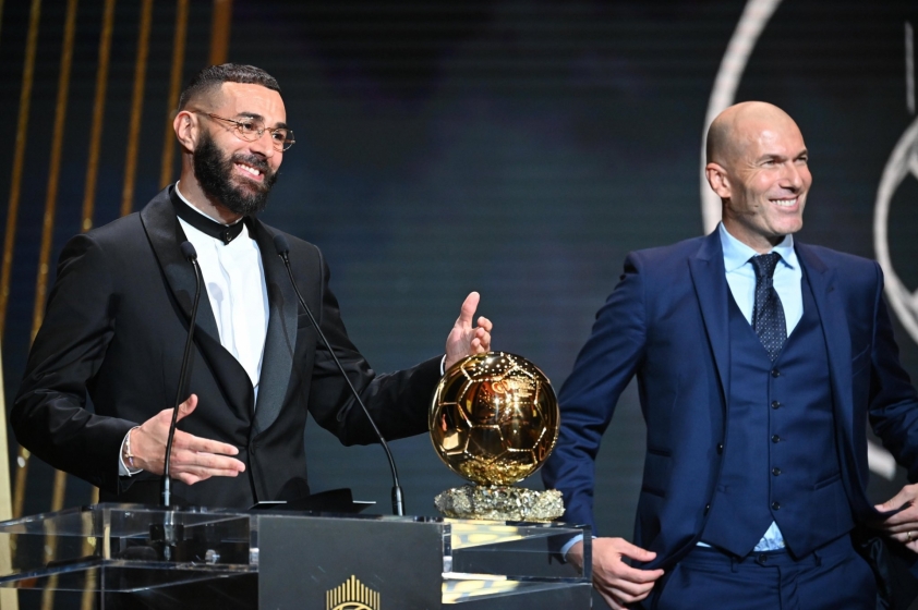 Mbappe bị la ó tại Gala QBV 2022, tỏ thái độ khó hiểu vì hạng kém? 204420