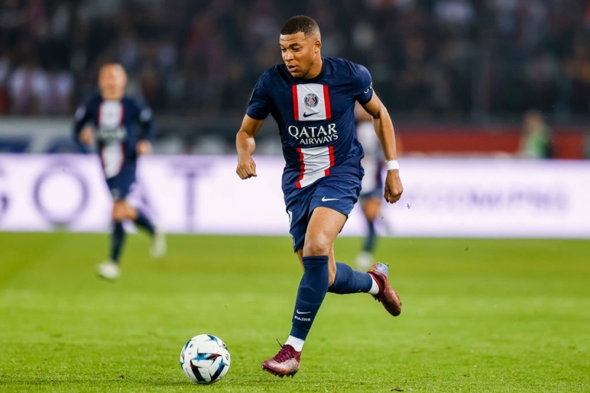 Việc Neymar vắng mặt sẽ vừa là cơ hội vừa là nhiệm vụ cho Mbappe. Tiền đạo người Pháp cần tỏa sáng để đem về thắng lợi cho PSG và chứng tỏ bản thân.