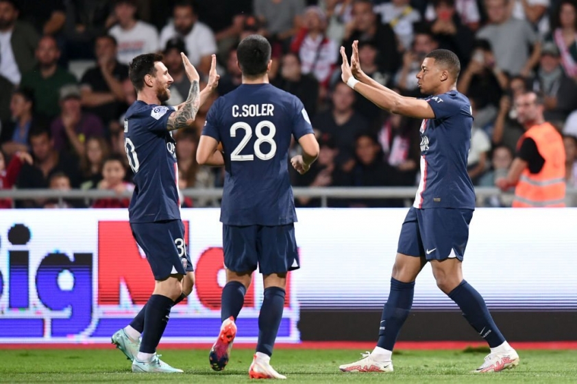 Cả 3 bàn thắng của PSG vào lưới Ajaccio đều có dấu giày của Messi và Mbappe