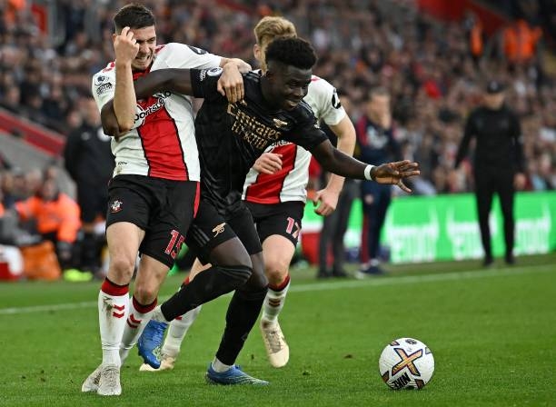 Kết quả Ngoại hạng Anh hôm nay 23/10: Arsenal hụt hơi, Man City mừng thầm 207387