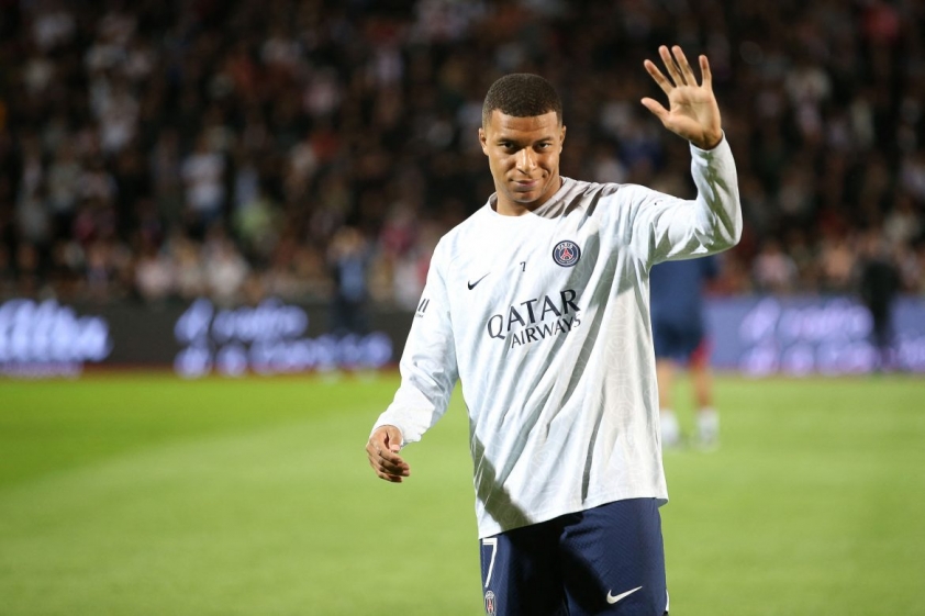 Choáng với thu nhập của Mbappe nếu ở lại PSG, Messi làm 5 năm mới bằng 207473