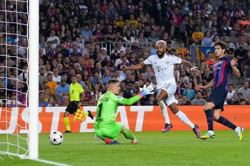 Chỉ sau hơn 30 phút bóng lăn, cách biệt đã được nhân đôi do công của Choupo-Moting