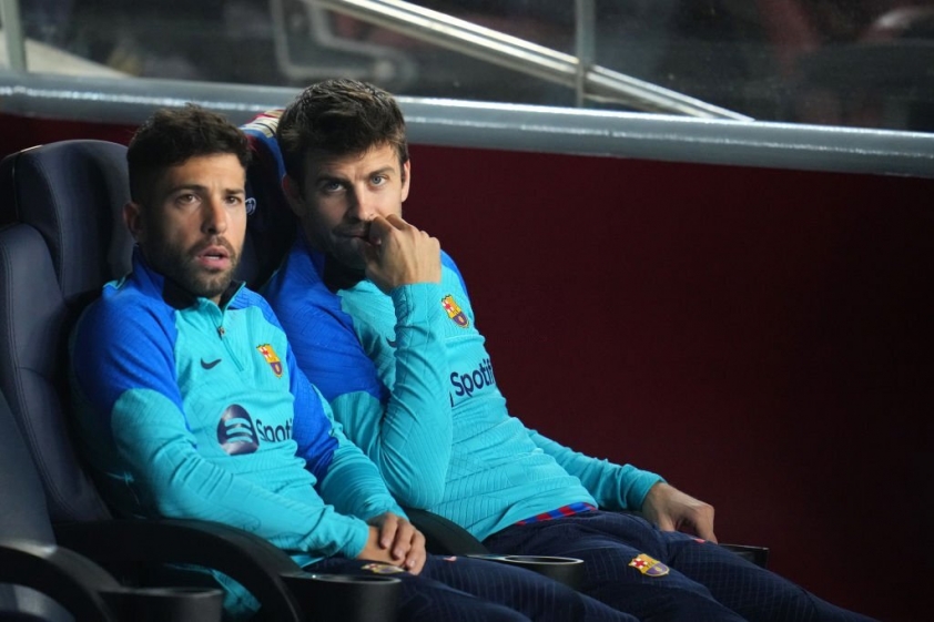 Phải xuống đá C2, Barca liền trảm hai công thần 'ăn không ngồi rồi'? 210201