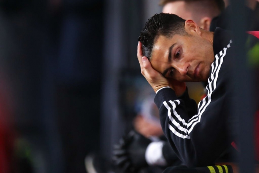 Ronaldo bị 5 CLB từ chối, về đội hạng 10 cũng chỉ dự bị cho 7 người? 209963