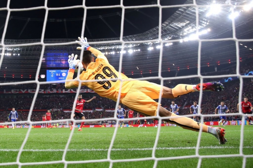 MU xác định người thay De Gea, là 'chuyên gia bắt penalty' tại C1? 210710