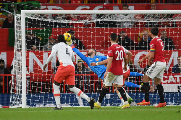 De Gea cứu cho MU ít nhất 2 bàn thua trong khoảng thời gian bị West Ham dồn ép cuối trận