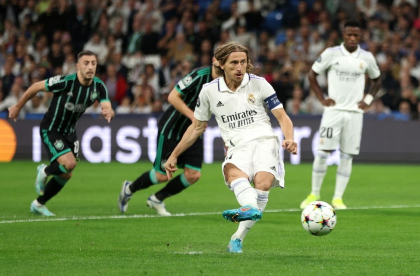 Trong vòng 20 phút đầu, Real được hưởng tới 2 quả phạt đền và Modric cùng Rodrygo đều thực hiện thành công