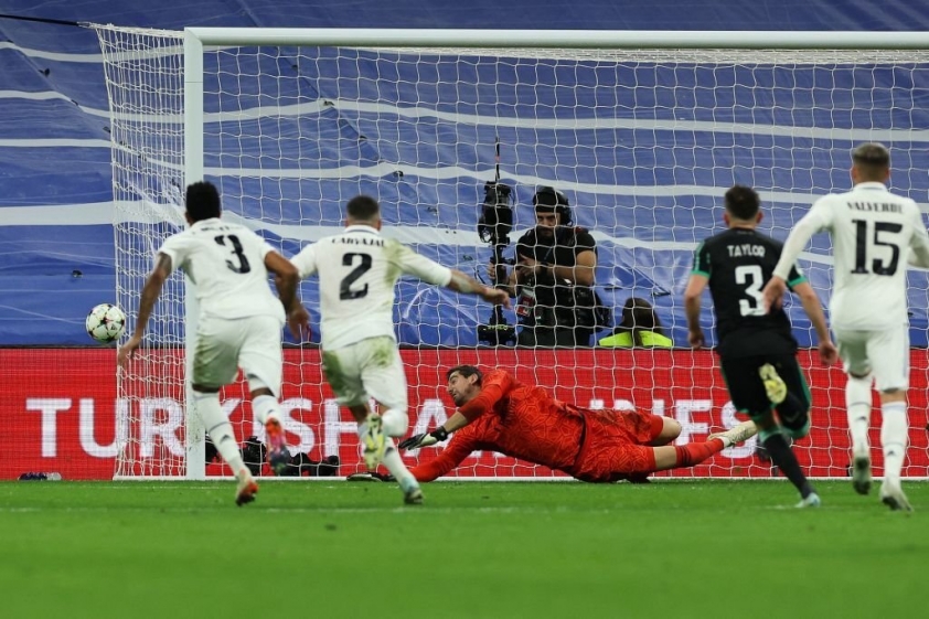 Courtois liên tục gieo sầu cho Celtic bằng những pha cản phá xuất thần