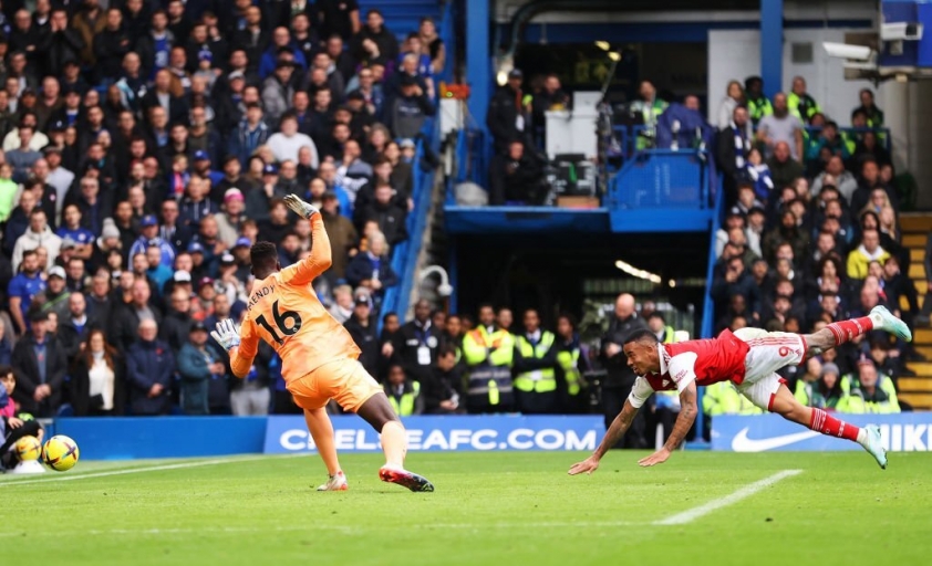 Pha bỏ lỡ ở cự ly 5m đáng tiếc của Gabriel Jesus