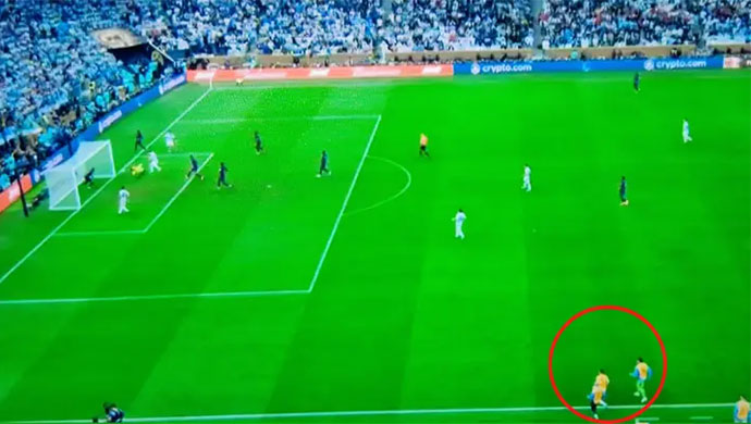 Trọng tài chính thức lên tiếng về bàn thắng bị nghi phạm luật của Messi 235465