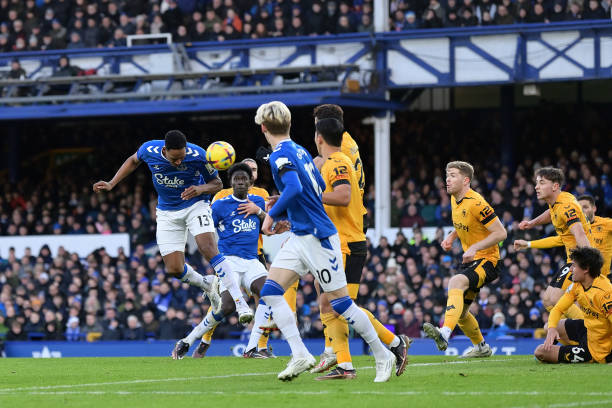 Trung vệ Mina mở tỷ số cho Everton ngay từ phút thứ 7
