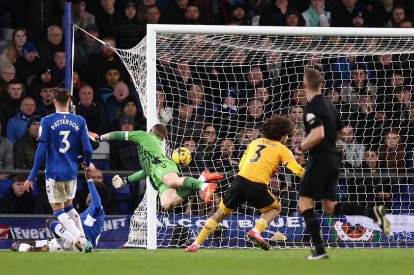 Bộ ba vào sân thay người Nunes, Traore và Aït-Nouri phối hợp đem về bàn thắng quý như vàng cho Wolves