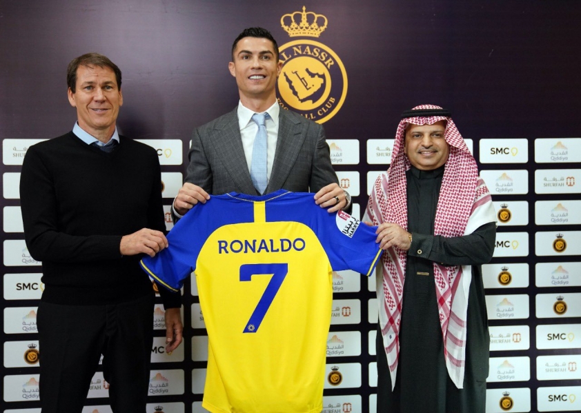 Chủ tịch Al Nassr xác nhận chiêu mộ Ronaldo không chỉ để đá bóng 239257