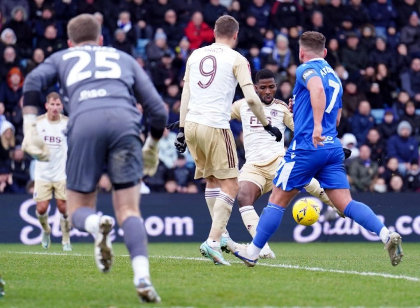 Iheanacho ghi bàn thắng duy nhất ấn định chiến thắng cho Leicester